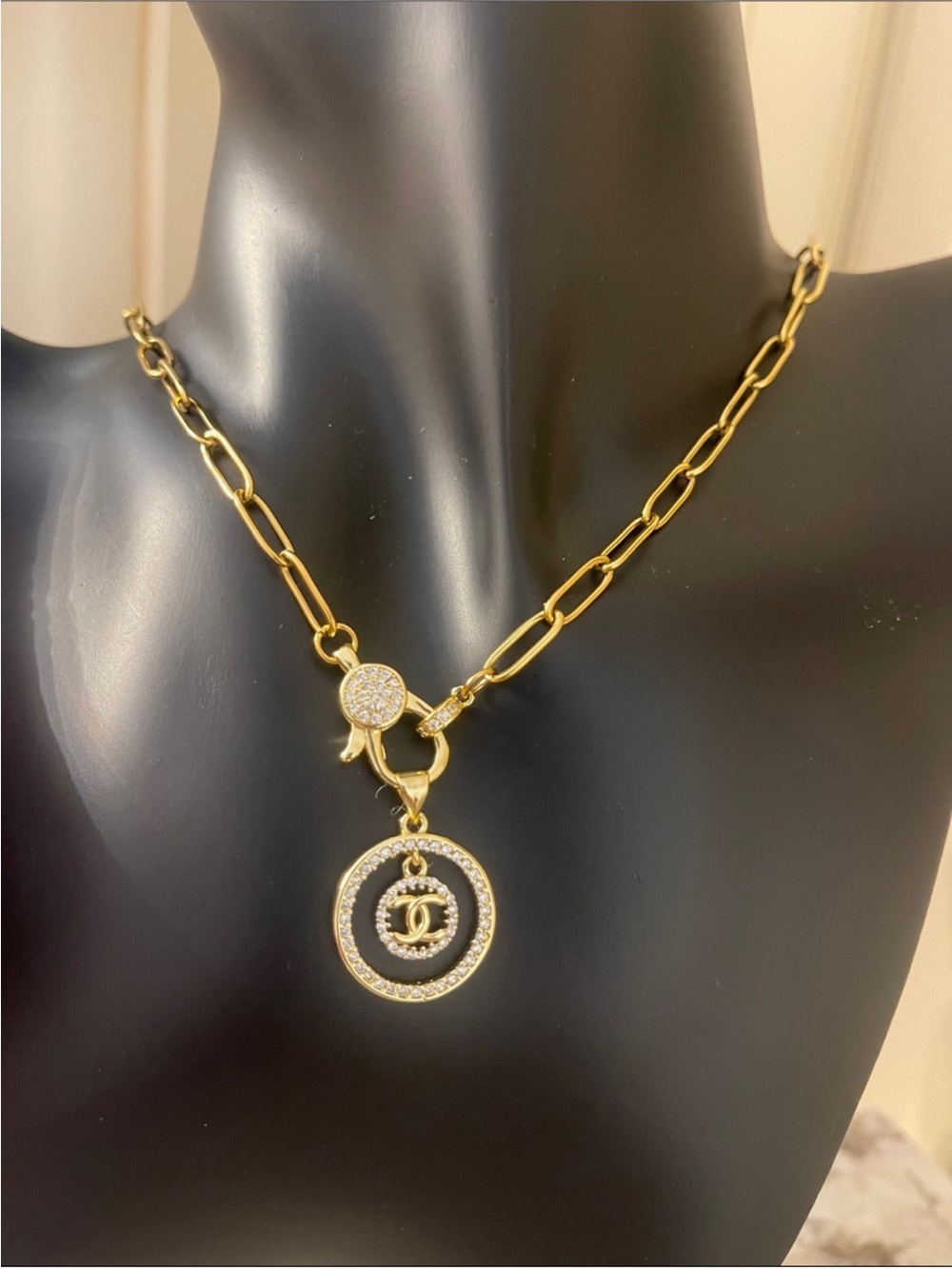 CHANEL Gold Crystal Double-Circle CC Pendant And Gold link Necklace